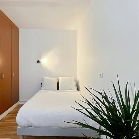 Pretty Cocoon Near The Bastille * باريس